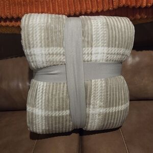 Plaid Gray&White Throw Blanket